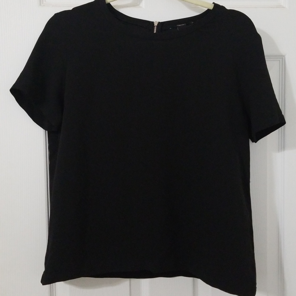 Short sleeve black top